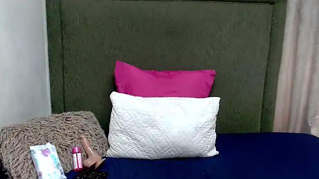 Snapshot of Littlebunny33 chatting on October 4, 2025, 9:18 am Littlebunny33 online show from October 4, 2025, 9:18 am