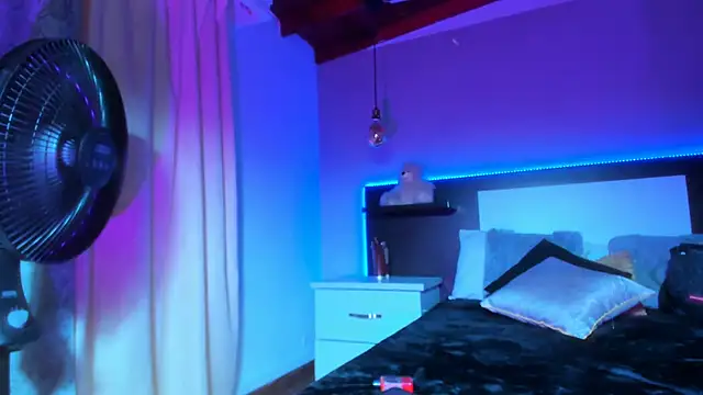 Snapshot of eriikjoness chatting on September 17, 2025, 1:57 pm eriikjoness online show from September 17, 2025, 1:57 pm