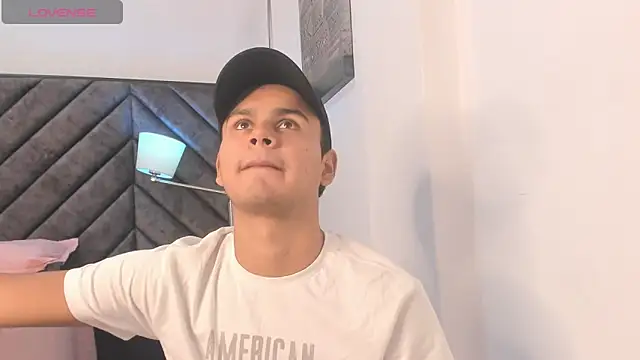 Snapshot of Tthiago_cruz chatting on October 2, 2025, 11:12 pm Tthiago cruz online show from October 2, 2025, 11:12 pm