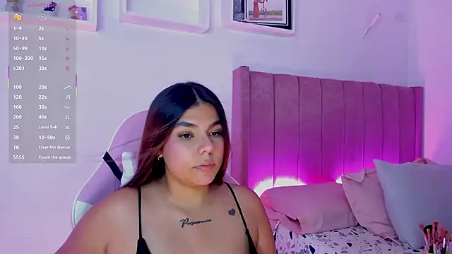 Snapshot of AliceThundeer chatting on September 20, 2025, 4:13 am AliceThundeer online show from September 20, 2025, 4:13 am