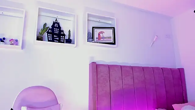 Snapshot of AliceThundeer chatting on October 16, 2025, 4:02 am AliceThundeer online show from October 16, 2025, 4:02 am