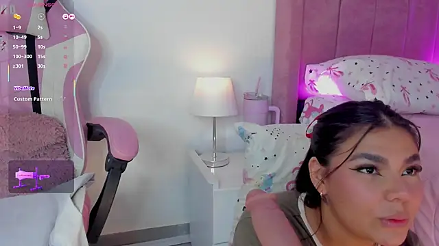 Snapshot of AliceThundeer chatting on October 26, 2025, 4:07 am AliceThundeer online show from October 26, 2025, 4:07 am