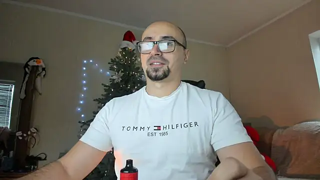 Snapshot of Gri_SH chatting on December 14, 2025, 12:32 pm Gri SH online show from December 14, 2025, 12:32 pm