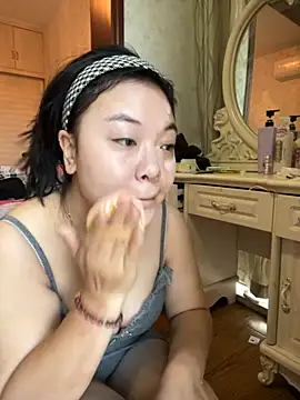 smgirls online show from October 27, 2025, 9:35 am