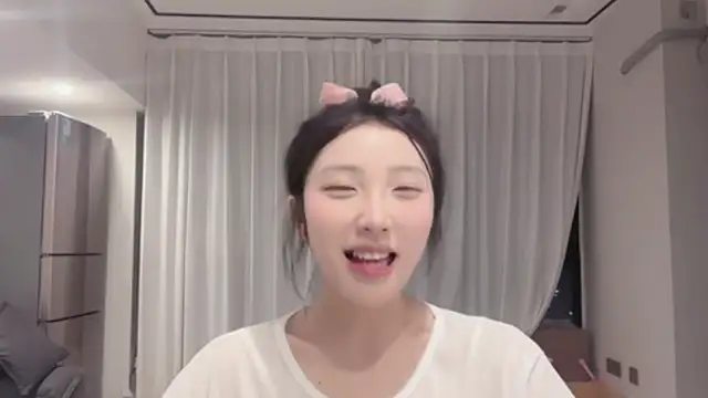 Snapshot of ZhaoZhao-ZM chatting on September 17, 2025, 1:02 pm ZhaoZhao-ZM online show from September 17, 2025, 1:02 pm