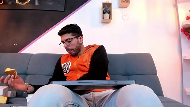 Snapshot of DanteWinter chatting on October 3, 2025, 3:25 am DanteWinter online show from October 3, 2025, 3:25 am