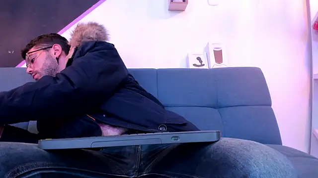 Snapshot of DanteWinter chatting on October 4, 2025, 3:37 am DanteWinter online show from October 4, 2025, 3:37 am