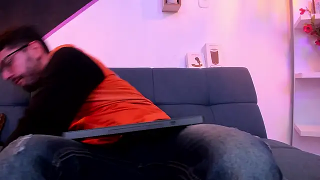 Snapshot of DanteWinter chatting on October 6, 2025, 2:09 am DanteWinter online show from October 6, 2025, 2:09 am