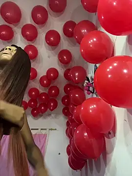 Snapshot of MarianRosse chatting on December 15, 2025, 2:54 pm MarianRosse online show from December 15, 2025, 2:54 pm