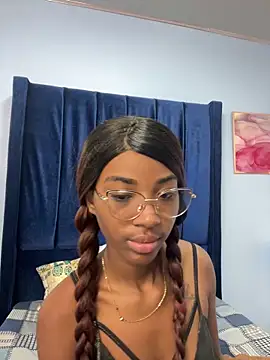 Snapshot of MarianRosse chatting on December 17, 2025, 8:15 pm MarianRosse online show from December 17, 2025, 8:15 pm