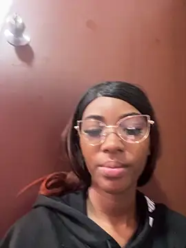 Snapshot of MarianRosse chatting on December 20, 2025, 8:16 pm MarianRosse online show from December 20, 2025, 8:16 pm