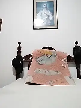 latinblack16 online show from November 18, 2025, 4:39 am