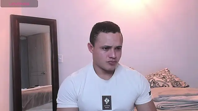 KingLevi01 online show from September 19, 2025, 10:32 pm