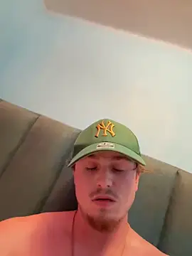 Snapshot of Hmyouneed chatting on September 14, 2025, 7:40 am Hmyouneed online show from September 14, 2025, 7:40 am