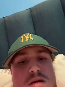 Snapshot of Hmyouneed chatting on October 3, 2025, 5:37 am Hmyouneed online show from October 3, 2025, 5:37 am