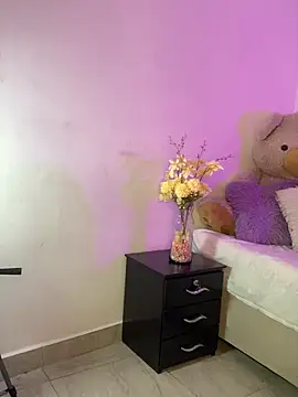 Charlottediolet online show from February 4, 2026, 12:00 pm