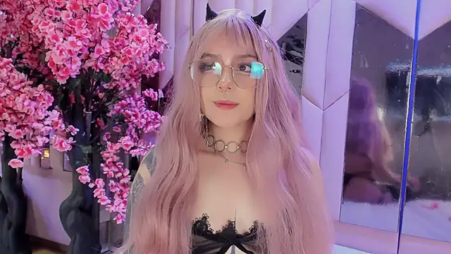 BizzyNoar online show from September 19, 2025, 10:43 pm