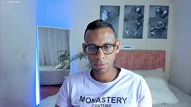 Snapshot of KingEdward_ chatting on October 4, 2025, 10:13 am KingEdward online show from October 4, 2025, 10:13 am