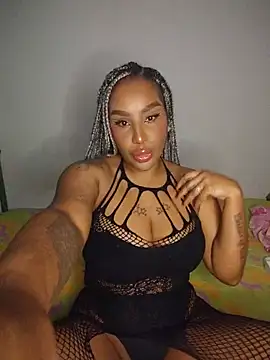 Snapshot of Queen_Amara chatting on June 19, 2026, 4:17 am Queen Amara online show from June 19, 2026, 4:17 am