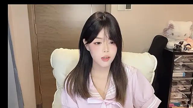 Snapshot of Koi-00 chatting on November 4, 2025, 4:39 pm Koi-00 online show from November 4, 2025, 4:39 pm