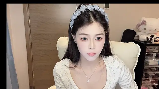 Snapshot of Koi-00 chatting on November 15, 2025, 11:21 pm Koi-00 online show from November 15, 2025, 11:21 pm