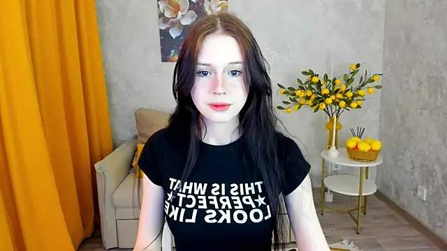 Snapshot of VioletHarme chatting on April 7, 2026, 11:54 am VioletHarme online show from April 7, 2026, 11:54 am
