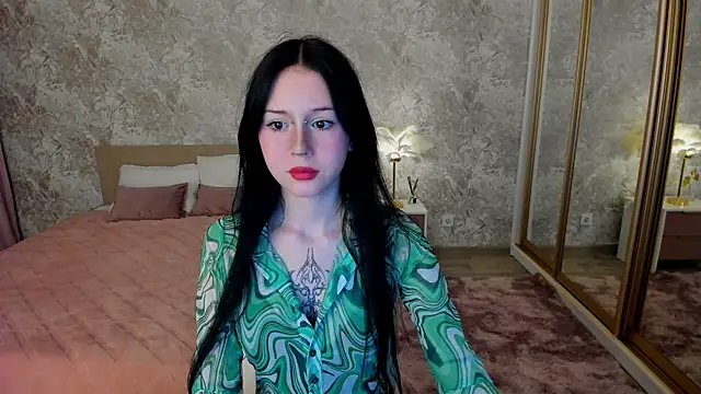 Snapshot of VioletHarme chatting on April 12, 2026, 3:44 am VioletHarme online show from April 12, 2026, 3:44 am