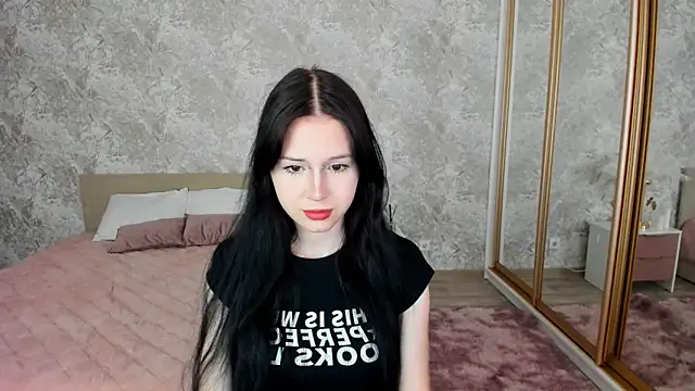 Snapshot of VioletHarme chatting on April 20, 2026, 5:16 pm VioletHarme online show from April 20, 2026, 5:16 pm