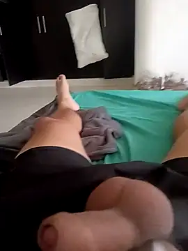 Snapshot of alejos81 chatting on October 19, 2025, 8:42 pm alejos81 online show from October 19, 2025, 8:42 pm