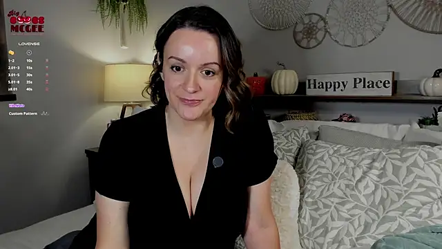 Snapshot of BigBoobsMcGee chatting on November 12, 2025, 1:28 am BigBoobsMcGee online show from November 12, 2025, 1:28 am