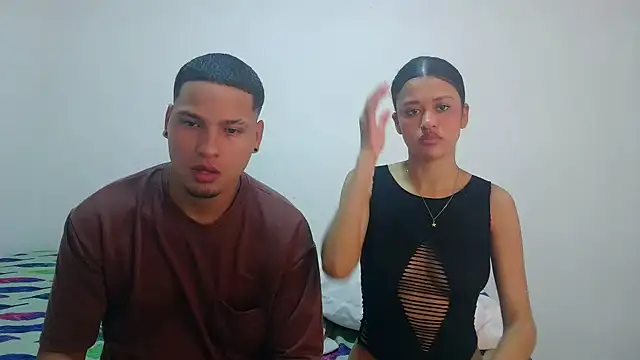 Snapshot of Sexy777Couple chatting on September 20, 2025, 1:45 pm Sexy777Couple online show from September 20, 2025, 1:45 pm