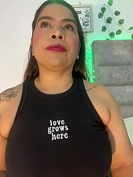 Snapshot of roselyn_caprice chatting on June 4, 2026, 8:26 pm roselyn caprice online show from June 4, 2026, 8:26 pm