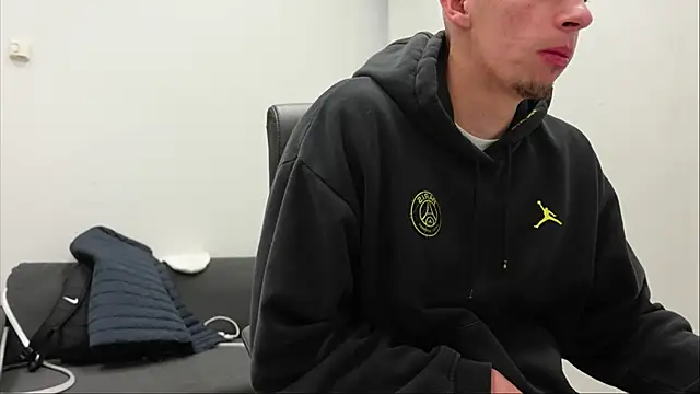 Snapshot of Ryan_Dozer chatting on October 4, 2025, 5:38 am Ryan Dozer online show from October 4, 2025, 5:38 am