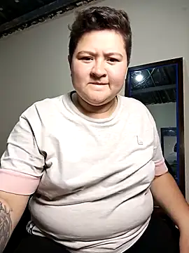 Snapshot of Noha_Whiitee chatting on October 22, 2025, 11:37 pm Noha Whiitee online show from October 22, 2025, 11:37 pm