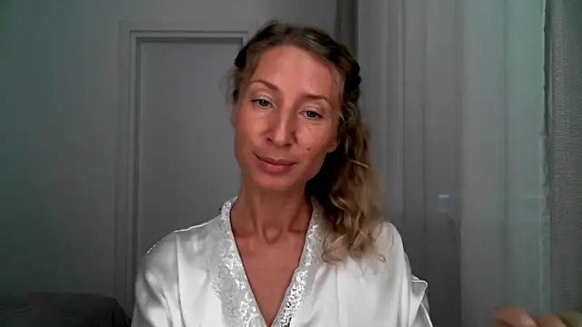 Snapshot of Paevoa chatting on September 14, 2025, 8:13 am Paevoa online show from September 14, 2025, 8:13 am