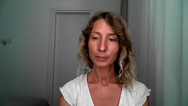 Snapshot of Paevoa chatting on September 17, 2025, 8:27 am Paevoa online show from September 17, 2025, 8:27 am