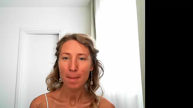 Snapshot of Paevoa chatting on September 24, 2025, 6:39 am Paevoa online show from September 24, 2025, 6:39 am