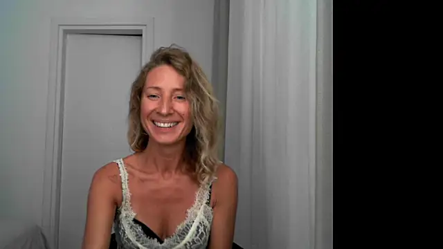 Snapshot of Paevoa chatting on September 26, 2025, 8:13 pm Paevoa online show from September 26, 2025, 8:13 pm