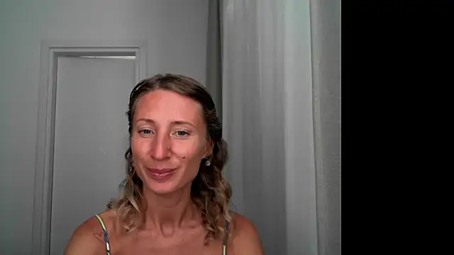 Snapshot of Paevoa chatting on September 27, 2025, 2:44 pm Paevoa online show from September 27, 2025, 2:44 pm