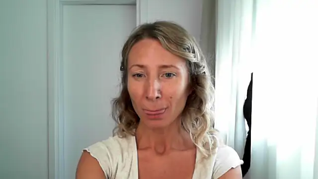 Snapshot of Paevoa chatting on November 13, 2025, 9:19 am Paevoa online show from November 13, 2025, 9:19 am