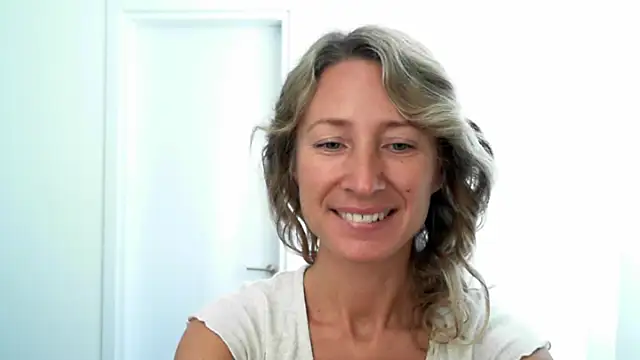 Snapshot of Paevoa chatting on November 17, 2025, 9:15 am Paevoa online show from November 17, 2025, 9:15 am