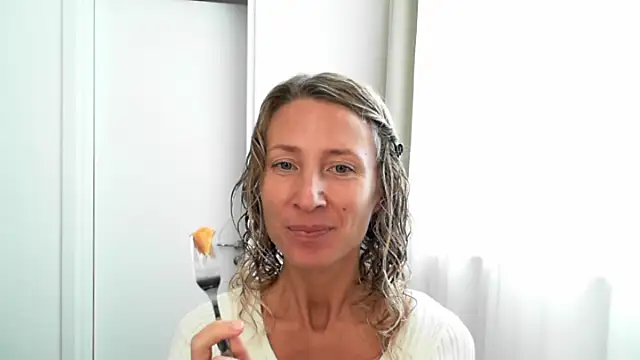 Snapshot of Paevoa chatting on November 18, 2025, 9:58 am Paevoa online show from November 18, 2025, 9:58 am