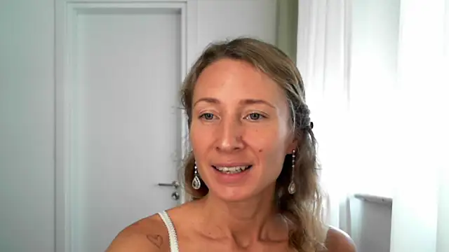 Snapshot of Paevoa chatting on November 27, 2025, 10:06 am Paevoa online show from November 27, 2025, 10:06 am