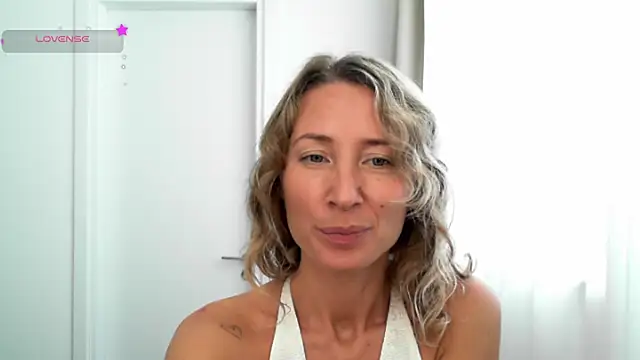 Snapshot of Paevoa chatting on December 16, 2025, 9:58 am Paevoa online show from December 16, 2025, 9:58 am