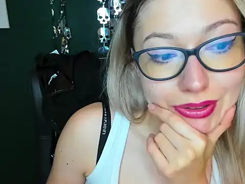 Snapshot of loveHeidi chatting on October 29, 2025, 9:22 am loveHeidi online show from October 29, 2025, 9:22 am