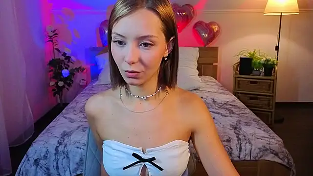 Snapshot of LumMina chatting on February 11, 2026, 10:42 am LumMina online show from February 11, 2026, 10:42 am