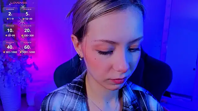LumMina online show from April 27, 2026, 1:36 am
