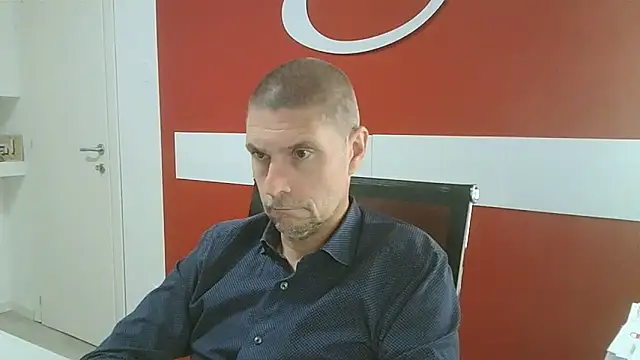 Snapshot of max79ve31 chatting on May 20, 2026, 12:11 pm max79ve31 online show from May 20, 2026, 12:11 pm