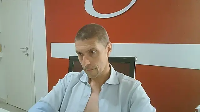 Snapshot of max79ve31 chatting on June 10, 2026, 1:43 pm max79ve31 online show from June 10, 2026, 1:43 pm