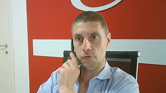 Snapshot of max79ve31 chatting on June 11, 2026, 3:10 pm max79ve31 online show from June 11, 2026, 3:10 pm